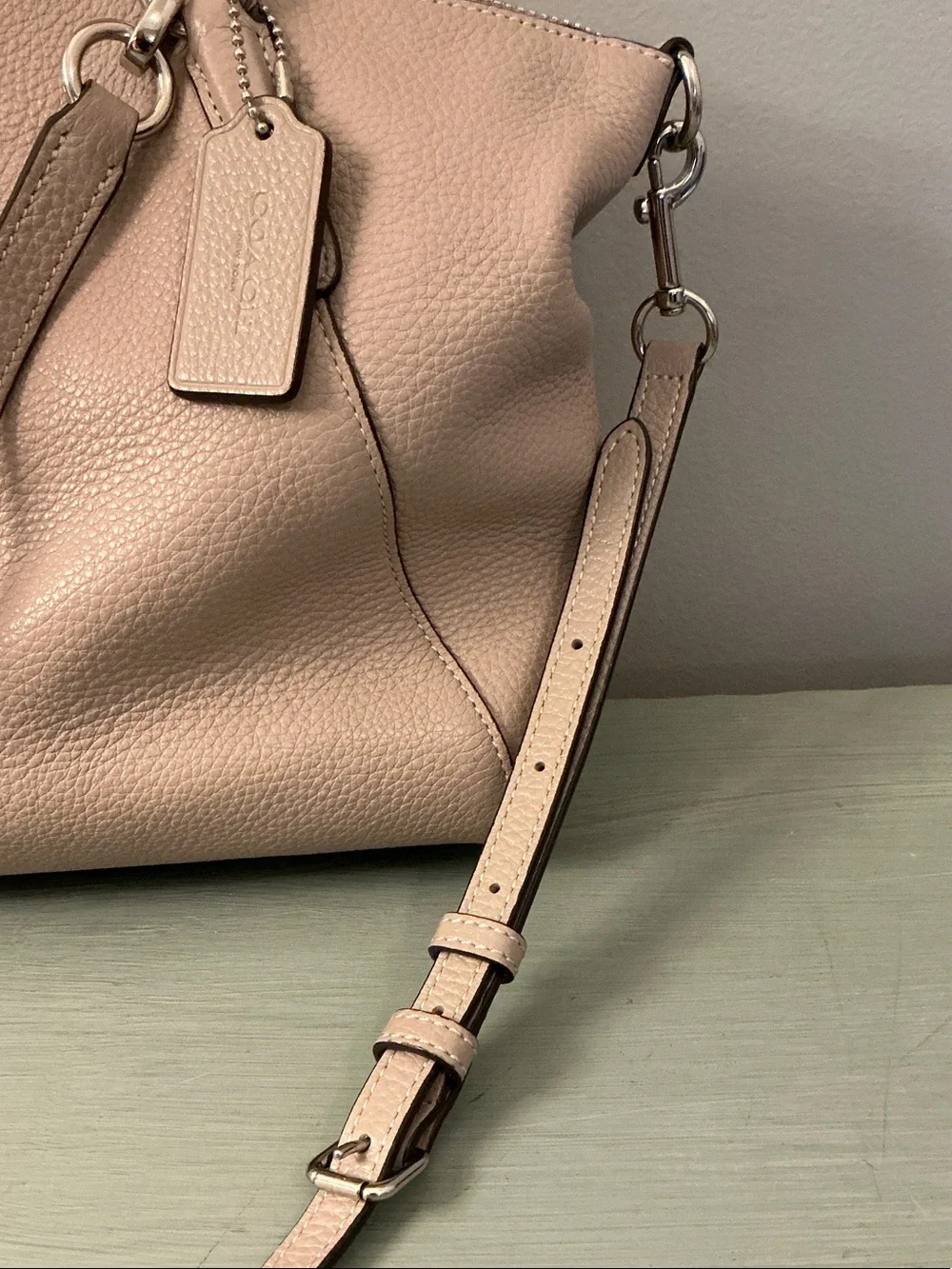 Coach F28993 Kelsey Pebbled Leather Shoulder Satchel Crossbody in Grayish Taupe - Picture 4 of 14